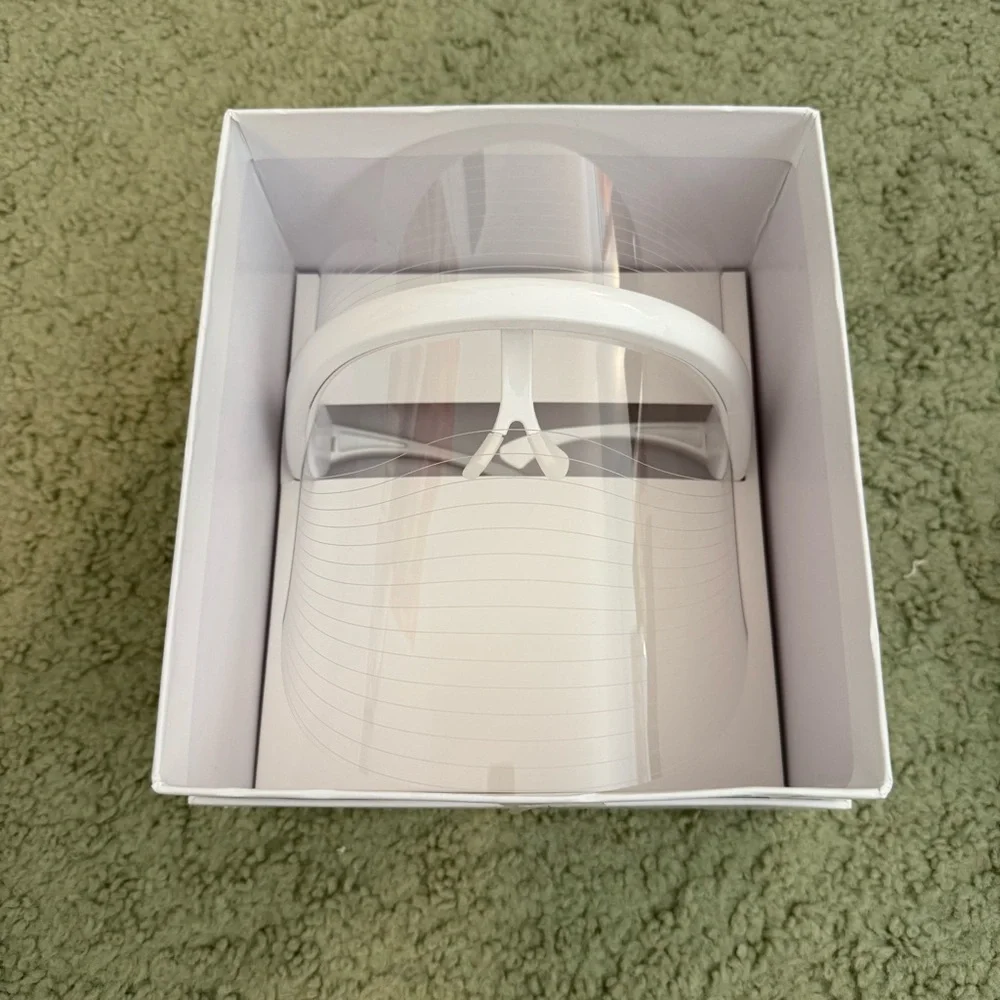Danielle Creations LED Light Therapy Mask - Picture 3 of 4